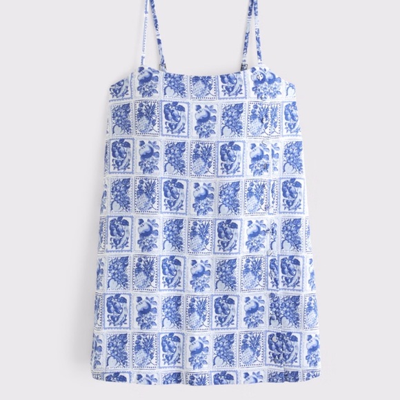 Abercrombie & Fitch Dresses & Skirts - Abercrombie & Fitch Blue and White Tile-Print Spaghetti Strap Dress